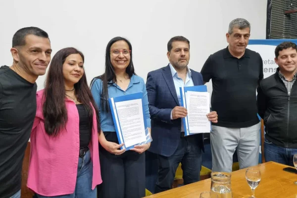 La AFA y la UNLaR firmaron un convenio para capacitar árbitros