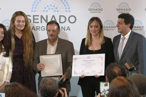 Premio a Quintela en el Senado