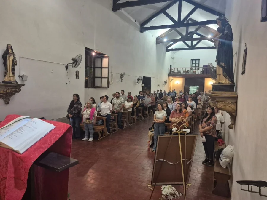 Jornada. Dio inicio con cantos de animación y oración, por parte del Padre Alfredo Reyna, sacerdote redentorista.