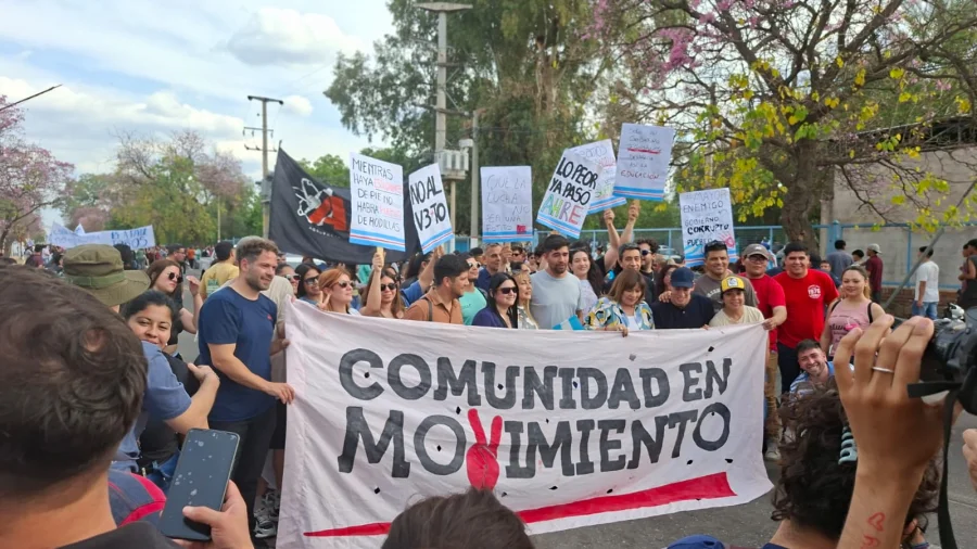 Actores políticos y organizaciones acompañaron el reclamo.