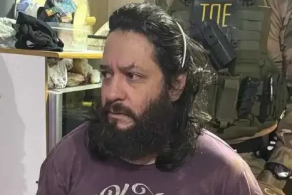 Detuvieron a uno de los narcos más buscados de Santa Fe: usaba un escondite en el baño de su casa