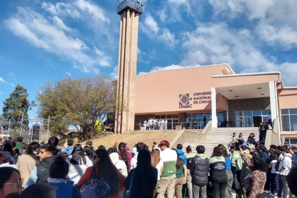 La UNDEC marchó en contra del veto de Milei