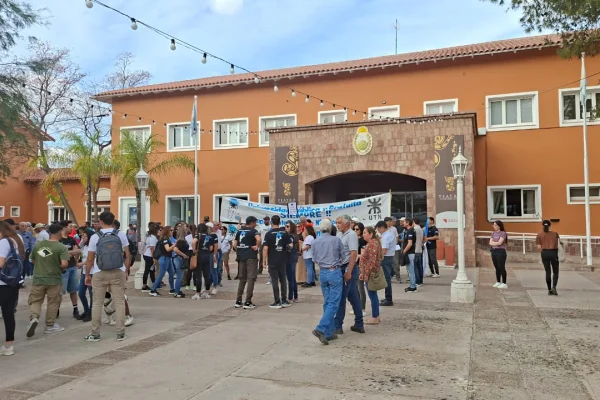La Rioja marcha por la universidad pública