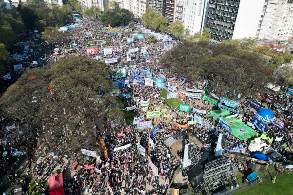 Marcha Universitaria: tras la votación, las columnas de estudiantes celebraron frente al Congreso