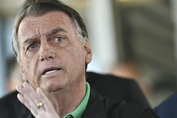 Internaron a Jair Bolsonaro por una crisis de salud