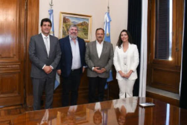 Quintela se reunió con el jefe de bloque senadores de UxP José Mayans