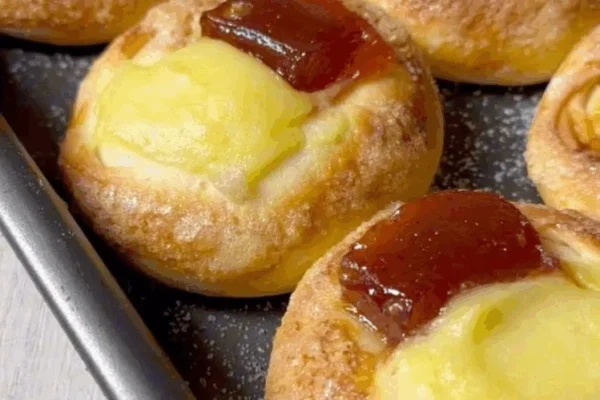 Facturas de crema pastelera y membrillo: la versión súper fácil sin amasar