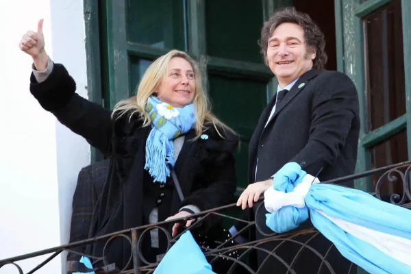 Milei llegó a Córdoba para hacer campaña para octubre