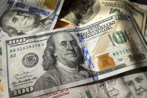 El dólar oficial se vende a $1515 en el Banco Nación