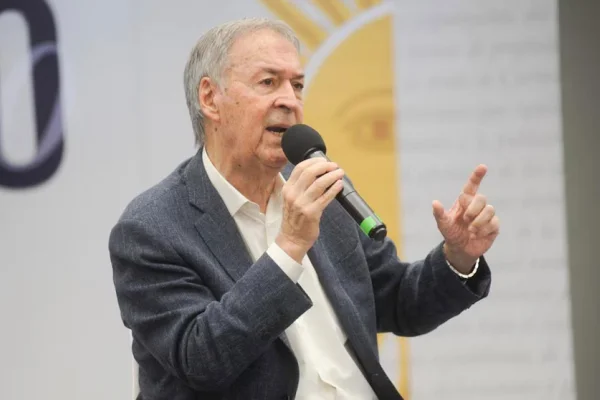Juan Schiaretti le respondió a Javier Milei por las críticas a su propuesta fiscal: “Miente descaradamente”