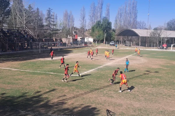 El Rojinegro de Sañogasta goleó y sueña con la Liguilla
