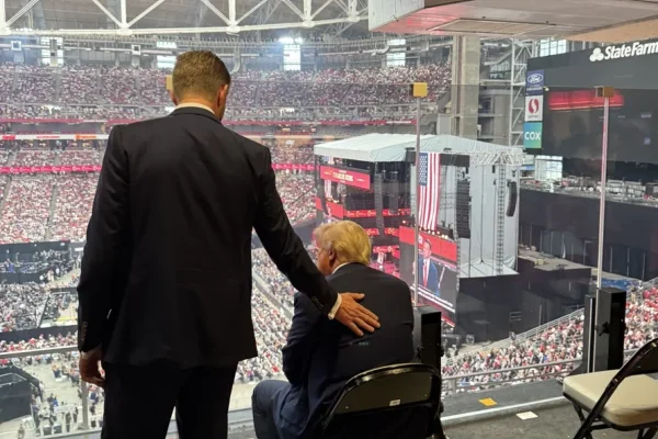 Donald Trump, presente en el multitudinario funeral de Charlie Kirk