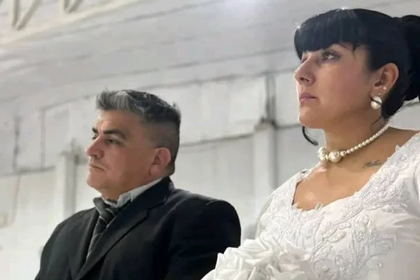 Llega la primavera y florece el amor: ocho parejas se casaron en una emotiva ceremonia simultánea