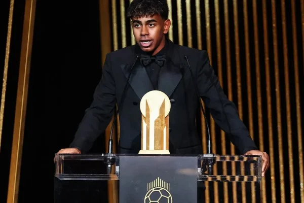 Lamine Yamal se quedó con el Trofeo Kopa por segundo año seguido