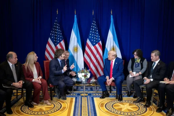 Milei y Trump se reunieron en la ONU para cerrar la ayuda financiera que permitirá pagar los vencimientos de la deuda y fortalecer las reservas