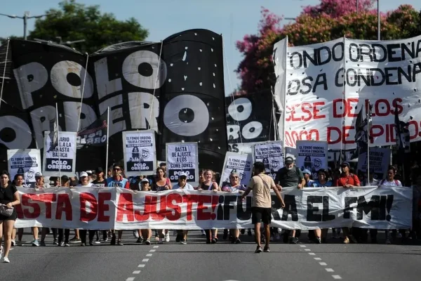 Piqueteros ya se concentran frente al ministerio de Capital Humano