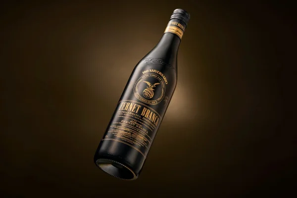 Para fanáticos: Fernet Branca cumple 180 años y lo celebra con una botella de colección