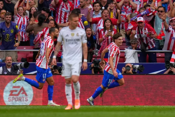 Julián Álvarez brilló y Atlético aplastó al Real Madrid