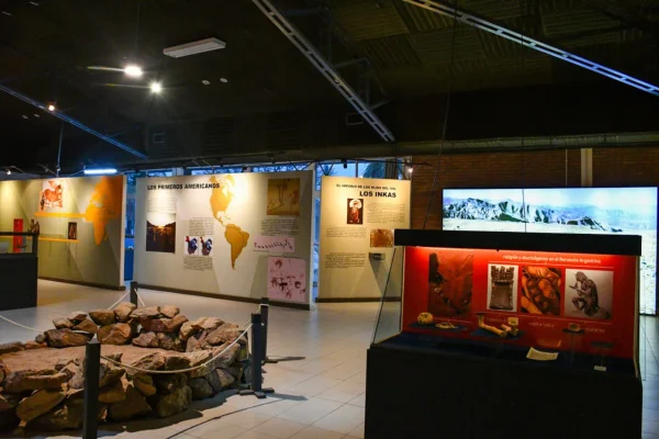 Museo de Ciencias de la UNLaR en la Ruta de los Dinosaurios