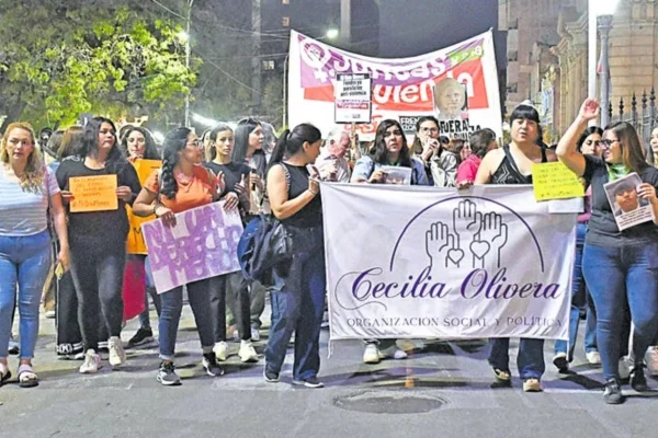 La Rioja marchó en reclamo de justicia por el Triple Femicidio en Buenos Aires
