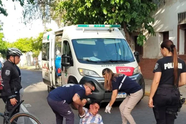 Vecinos golpearon y detuvieron a un arrebatador