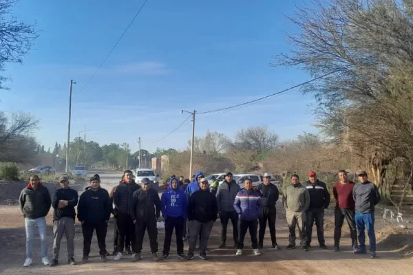 Vecinos de Guandacol cortan ruta minera en reclamo de fuentes laborales