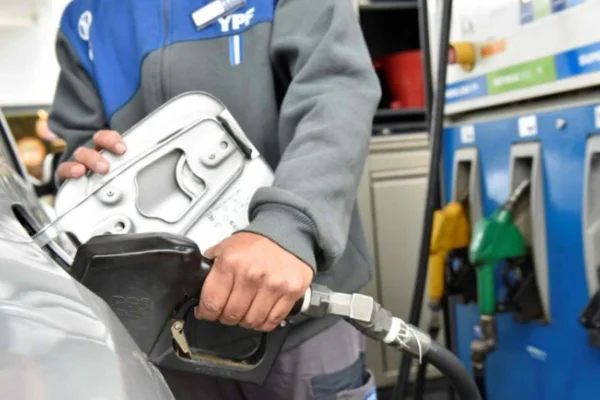 Nuevamente aumentó la nafta en la Capital