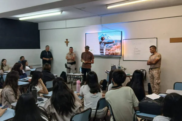 El CAPE brindó una charla en Colegio Nº 1 sobre senderismo y trekking