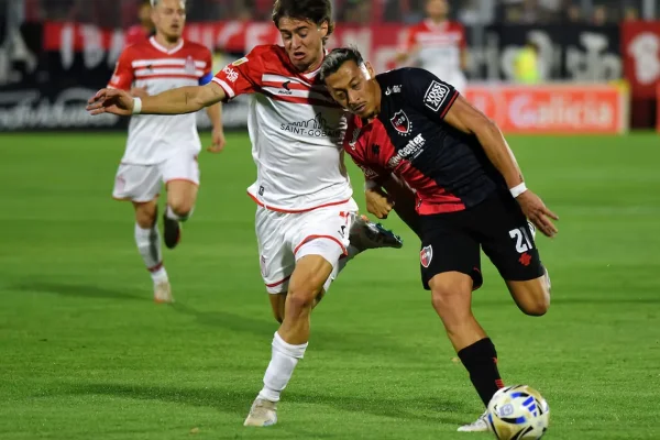 Estudiantes sufrió el empate agónico de Newell's y se quedó sin punta
