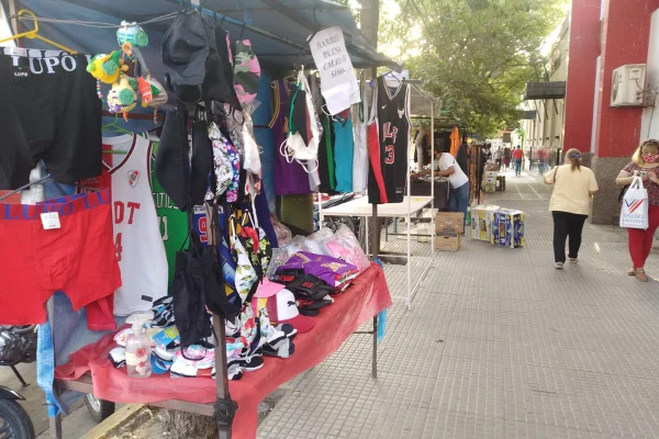 Crece la venta ambulante por la crisis y la pérdida del poder adquisitivo