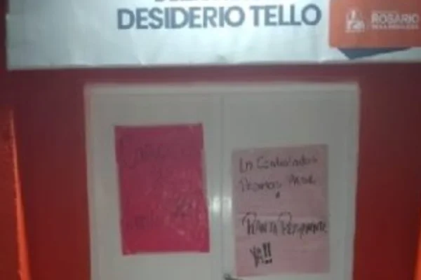 Desiderio Tello: Contratados municipales mantienen protesta frente a la delegación