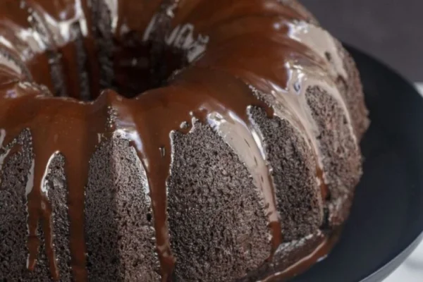 Cómo hacer bizcochuelo de chocolate con cerveza negra: receta original y deliciosa