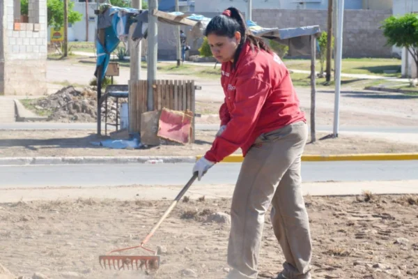 El municipio realiza limpieza de plazoletas