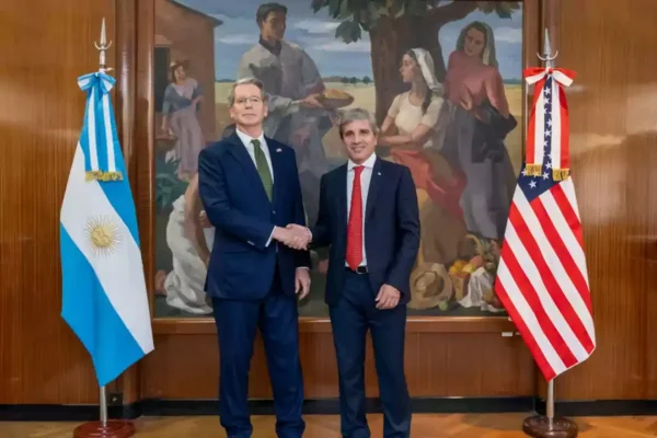 Luis Caputo se reúne con el secretario del Tesoro y define la ayuda financiera de Estados Unidos