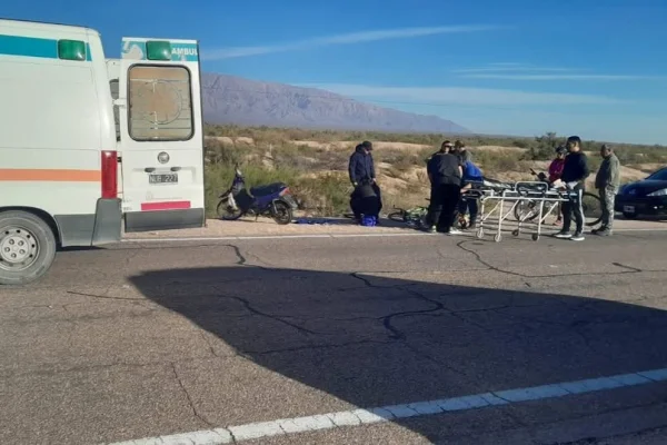 Colisión entre motocociclista y ciclista dejó dos heridos