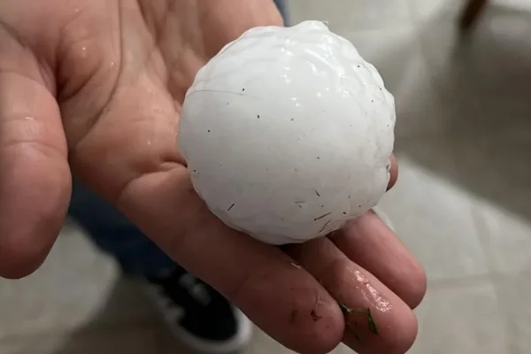 Tormenta y granizo gigante impactaron en el sur de Córdoba
