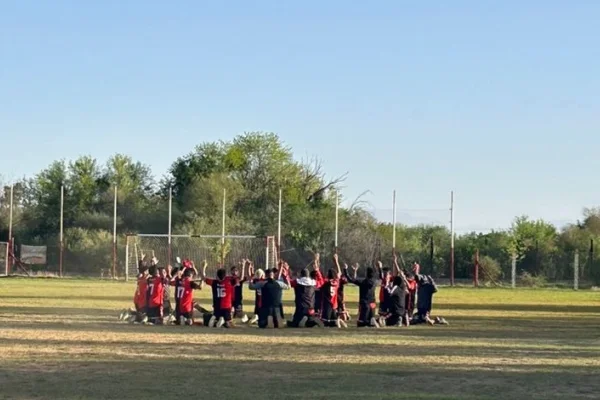 Fútbol de Chilecito: Triunfazo del Rojinegro sañogasteño para meterse en Liguilla