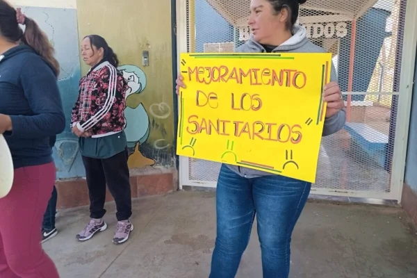 Padres de un Jardín en Villa Castelli toman las instalaciones por fallas en infraestructura