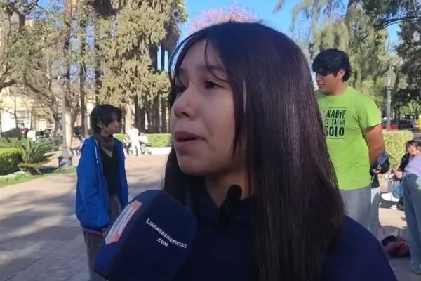 Movilización en la plaza: exigen respuestas frente a casos de acoso escolar