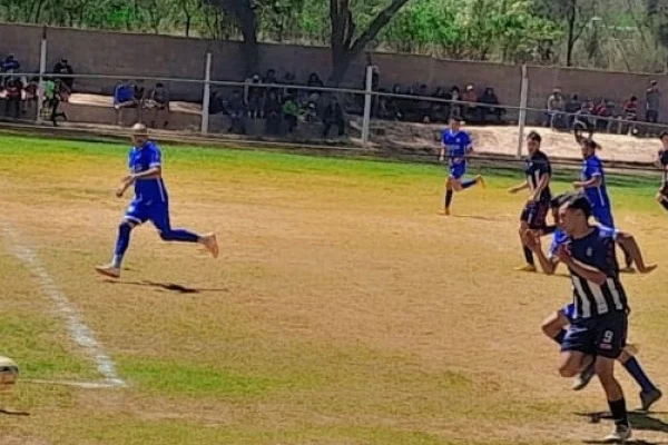Fútbol de Famatina: La Boca volvió a ganar y quedó como el único líder