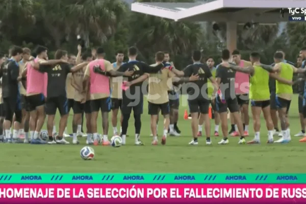El minuto de silencio de la Selección Argentina tras la muerte de Miguel Ángel Russo
