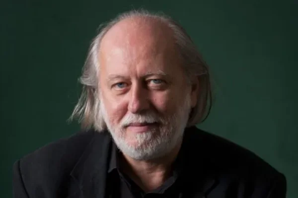 El Premio Nobel de Literatura 2025 fue otorgado al autor húngaro László Krasznahorkai