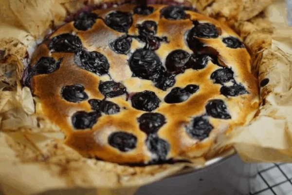 Mini tarta de yogur y arándanos: la receta express y sin azúcar más tentadora
