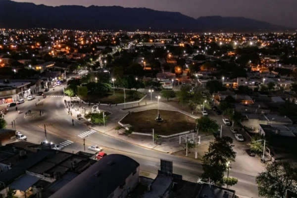 Colocaron más de 160 luminarias nuevas en Avenida Angelelli