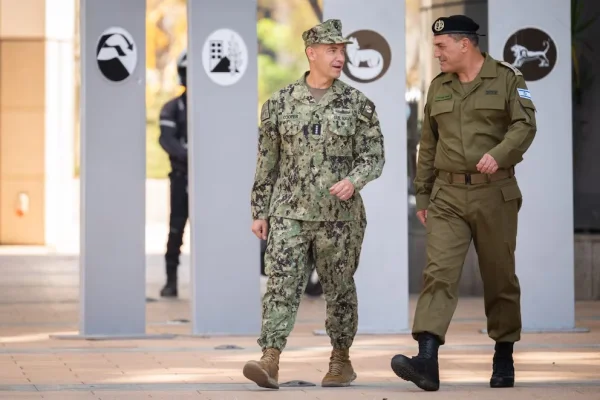 Las tropas estadounidenses comenzaron a llegar a Israel para sumarse a la fuerza internacional que supervisará el alto al fuego en Gaza