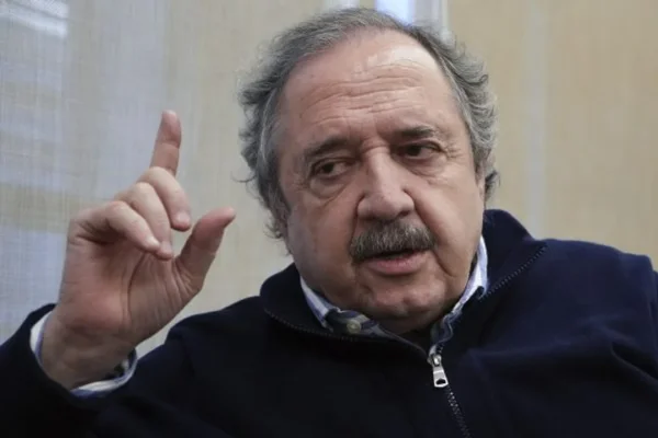 Para Alfonsín “la ayuda” que recibe el Gobierno por parte de Estados Unidos “crea nuevos y graves problemas”