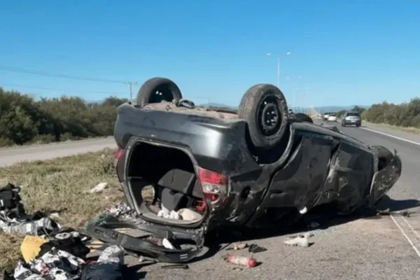 Murieron una beba y un adolescente tras volcar cuando volvían de ver el ascenso de Gimnasia de Mendoza