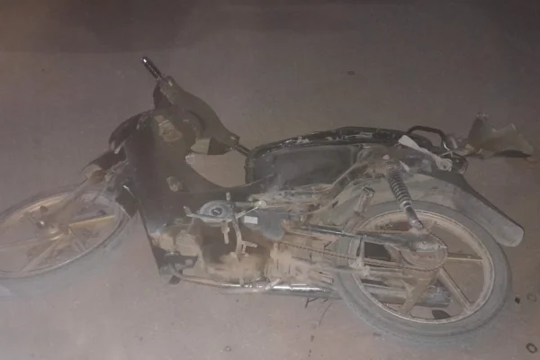 Siniestro vial entre una camioneta y una motocicleta dejó un herido en Chepes