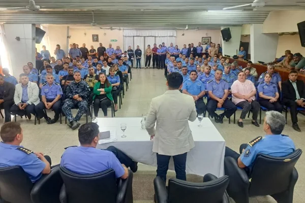 Ministro de Seguridad, Justicia y Derechos Humanos visitó la Jefatura de Policia