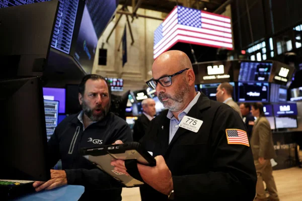 Después de la conferencia de Trump, las acciones locales retrocedieron y los bonos cayeron más de 5%